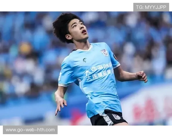 大连英博王禹中场连续直塞：掌控中场的穿透之术